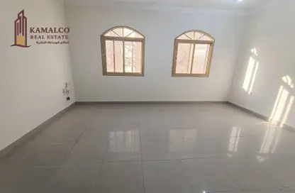 Apartment - 2 Bedrooms - 2 Bathrooms for rent in Umm Ghwailina Comm - Umm Ghuwalina - Umm Ghuwailina - Doha