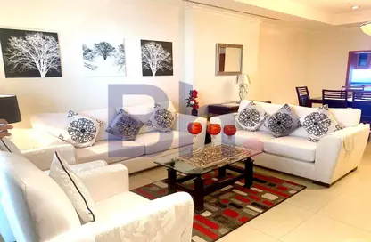Living Room image for: Apartment - 1 Bedroom - 2 Bathrooms for rent in Tower 16 - Porto Arabia - The Pearl Island - Doha, Image 1