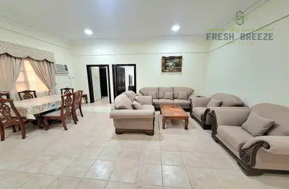 Living Room image for: Apartment - 2 Bedrooms - 3 Bathrooms for rent in Umm Ghuwailina - Doha, Image 1