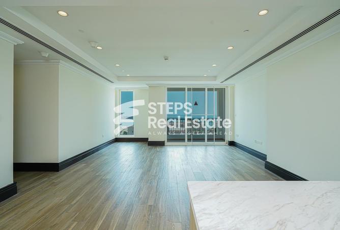 Apartment - 2 Bedrooms - 3 Bathrooms for rent in Viva West - Viva Bahriyah - The Pearl Island - Doha