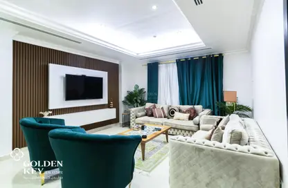 Living Room image for: Apartment - 1 Bedroom - 2 Bathrooms for rent in West Porto Drive - Porto Arabia - The Pearl Island - Doha, Image 1