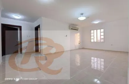 شقة - 2 غرف نوم - 2 حمامات للايجار في شارع عقبة بن نافع - طريق المطار القديم - الدوحة