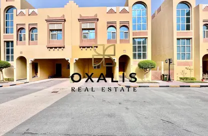 Compound - 4 Bedrooms - 5 Bathrooms for rent in Wholesale Market Street - Abu Hamour - Doha