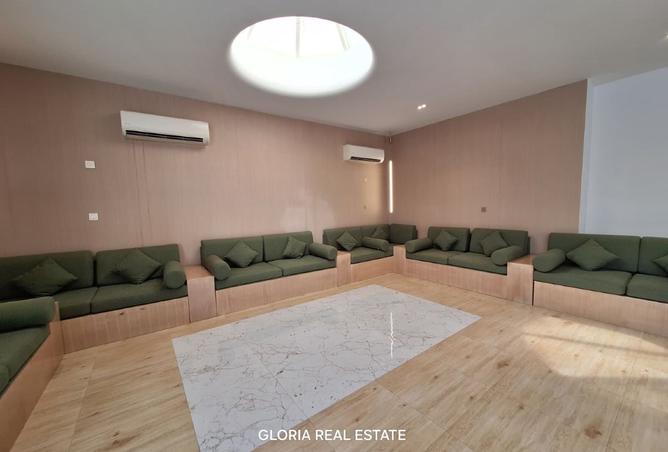 954466 - Property Image 3