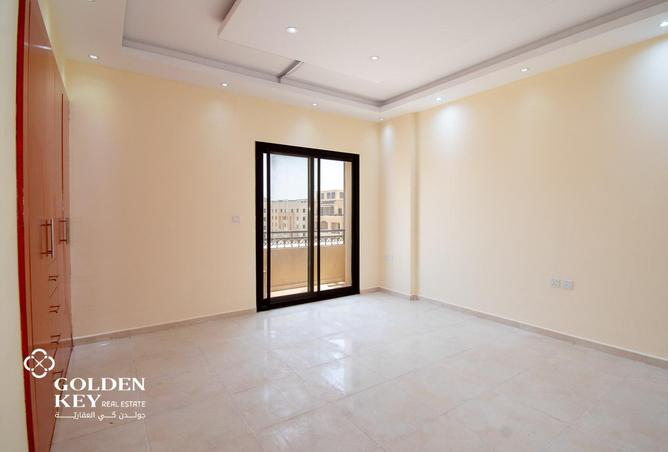 912701 - Property Image 3