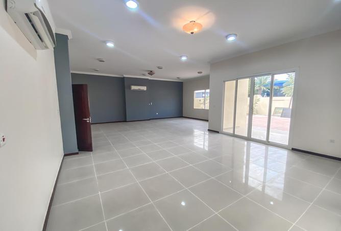 912980 - Property Image 2