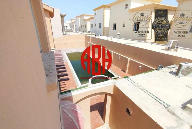 912101 - Property Image 2