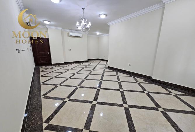 1005877 - Property Image 2