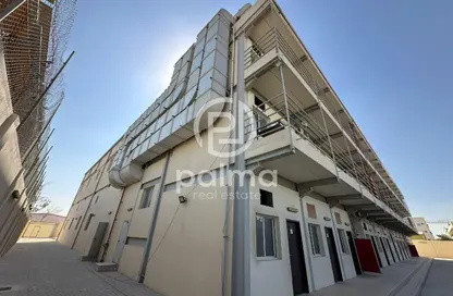 مخزن - استوديو - 8 حمامات للايجار في شارع الصناعية الشرقي - بركة العوامر - الوكرة