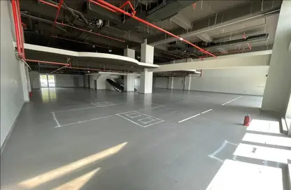 Show Room - Studio for rent in The Commercial Avenue - Umm Al Seneem - Doha