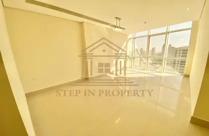 Apartment - 2 Bedrooms - 2 Bathrooms for rent in Marina Tower 23 - Marina District - Lusail