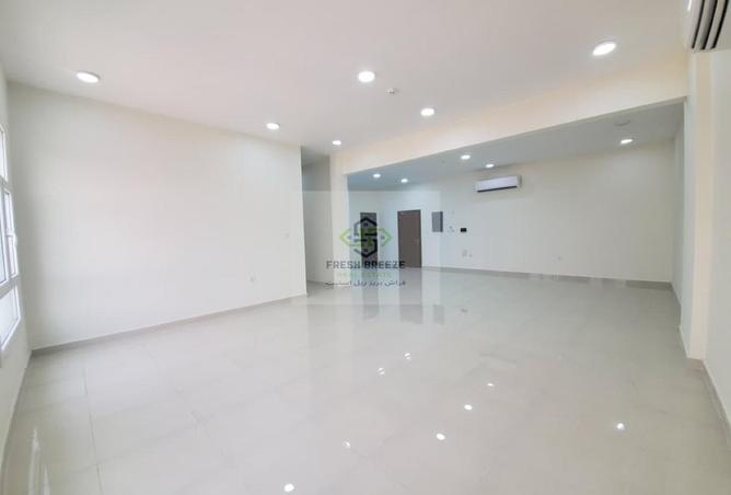 981945 - Property Image 2