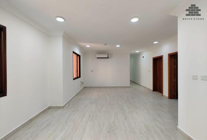 939902 - Property Image 2