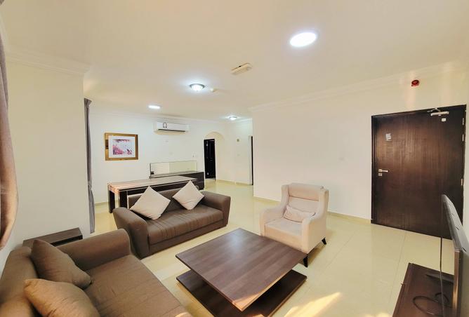 983642 - Property Image 2