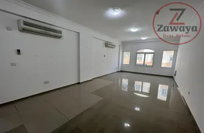 Empty Room image for: Apartment - 2 Bedrooms - 3 Bathrooms for rent in Street 870 - Al Duhail South - Al Duhail - Doha, Image 1
