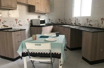 صورة لـ مطبخ شقة - 1 حمام للايجار في Hazm Al Markhiya - الدوحة ، صورة رقم 1