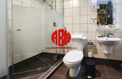 Apartment - 3 Bedrooms - 4 Bathrooms for rent in West Bay Tower - West Bay - West Bay - Doha