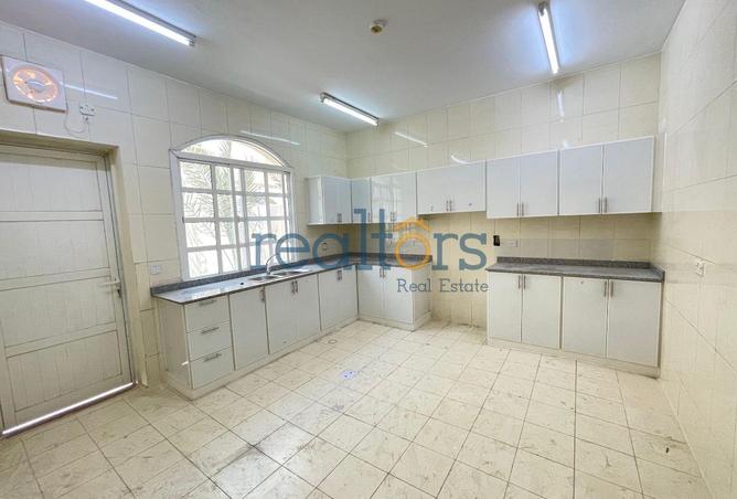 942043 - Property Image 3
