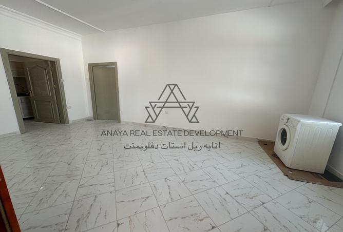 942145 - Property Image 3