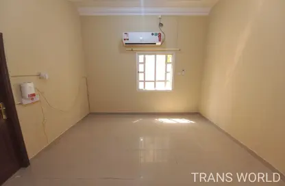 Apartment - 2 Bedrooms - 2 Bathrooms for rent in Mamoura 18 - Al Maamoura - Doha