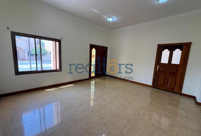 930030 - Property Image 2