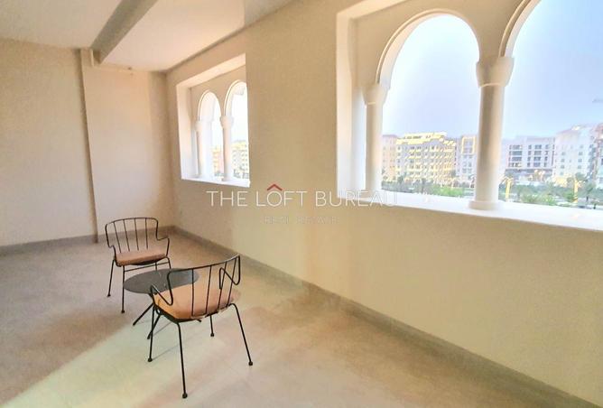 906586 - Property Image 3