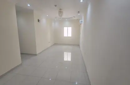 شقة - 3 غرف نوم - 3 حمامات للايجار في فريج عبد العزيز - الدوحة