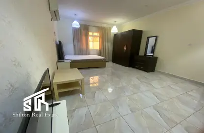 Townhouse - 1 Bedroom - 1 Bathroom for rent in Al Hanaa Street - Al Gharrafa - Doha