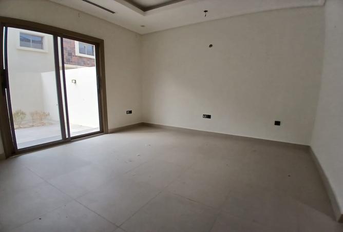 952593 - Property Image 2