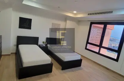 Apartment - 2 Bedrooms - 2 Bathrooms for rent in East Porto Drive - Porto Arabia - The Pearl Island - Doha
