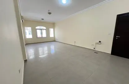 Apartment - 2 Bedrooms - 3 Bathrooms for rent in Duhail Villas - Al Duhail - Doha