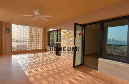 شقة - 2 غرف نوم - 2 حمامات للايجار في طريق بورتو الشرقي - بورتو أرابيا - جزيرة اللؤلؤة - الدوحة