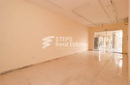 Shop - Studio for rent in Souk Al gharaffa - Al Gharrafa - Doha
