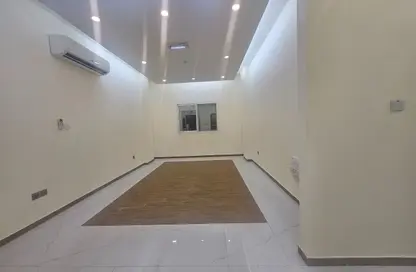 Apartment - 3 Bedrooms - 3 Bathrooms for rent in Urwa Bin Masoud Street - Al Messila - Doha