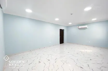 سكن عمال - استوديو - 4 حمامات للايجار في شارع الصناعية الشرقي - بركة العوامر - الوكرة