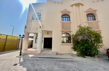 Villa - 4 Bedrooms - 5 Bathrooms for rent in Al Sakhama - Doha