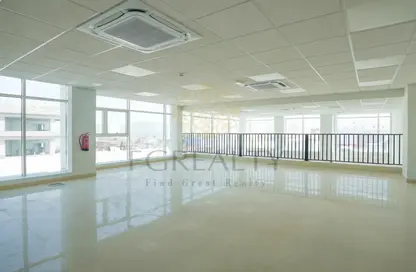 مخزن - استوديو للبيع في شارع الصناعية الشرقي - بركة العوامر - الوكرة