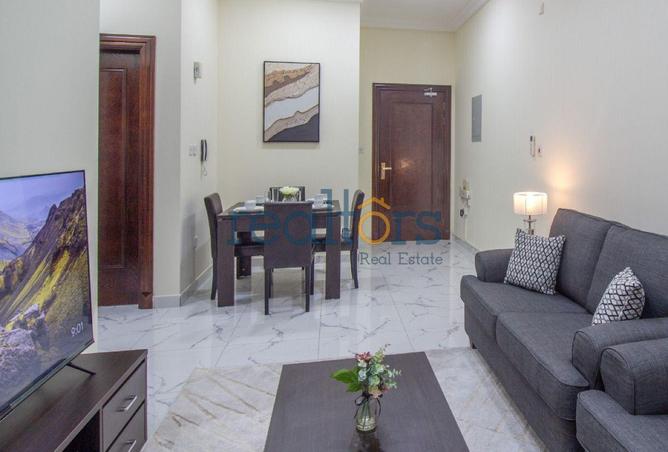 932402 - Property Image 3