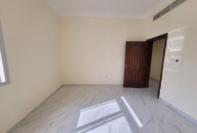 992070 - Property Image 3