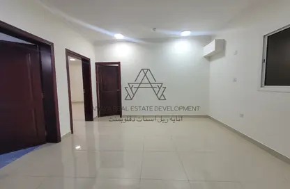 Apartment - 2 Bedrooms - 2 Bathrooms for rent in Umm Ghwailina Comm - Umm Ghuwalina - Umm Ghuwailina - Doha