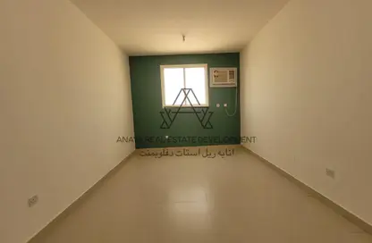 Apartment - 3 Bedrooms - 2 Bathrooms for rent in Wholesale Market Street - Abu Hamour - Doha