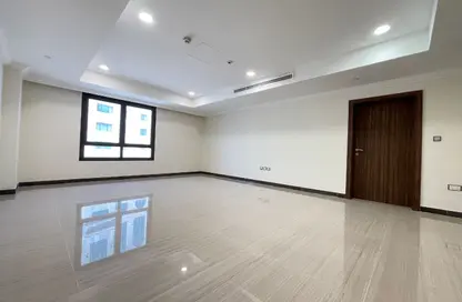 Apartment - 1 Bedroom - 2 Bathrooms for rent in East Porto Drive - Porto Arabia - The Pearl Island - Doha