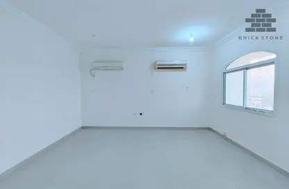 Apartment - 2 Bedrooms - 2 Bathrooms for rent in Umm Ghuwailina 4 - Umm Ghuwailina - Doha