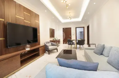 Apartment - 2 Bedrooms - 2 Bathrooms for rent in Floresta Gardens - Floresta Gardens - The Pearl Island - Doha