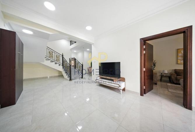 956082 - Property Image 2