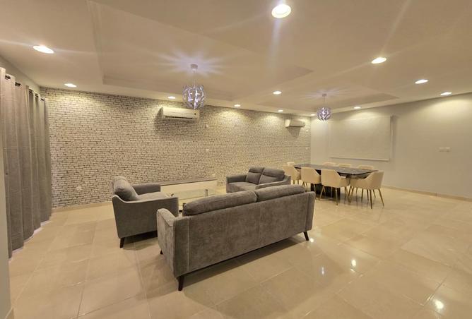 984912 - Property Image 2