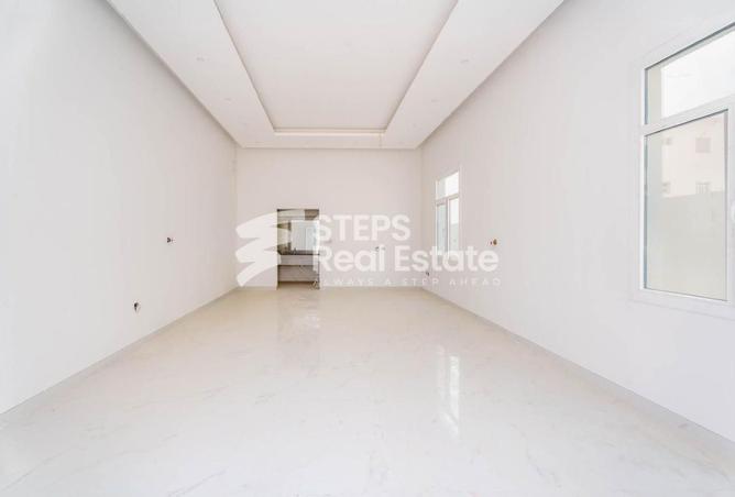 933137 - Property Image 2