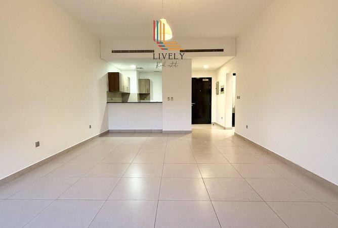 1000400 - Property Image 3