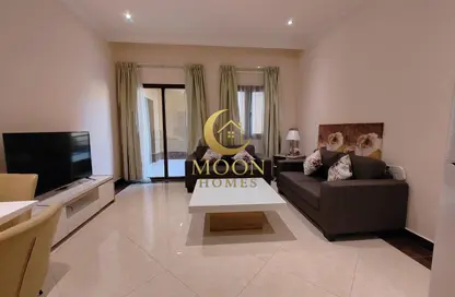 شقة - غرفة نوم - 2 حمامات للايجار في ام غوالينا تجارية - ام غويلينا - أم غويلينا - الدوحة