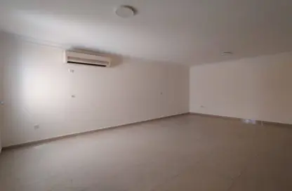 Apartment - 2 Bedrooms - 2 Bathrooms for rent in Al Mansoura - Al Mansoura - Doha